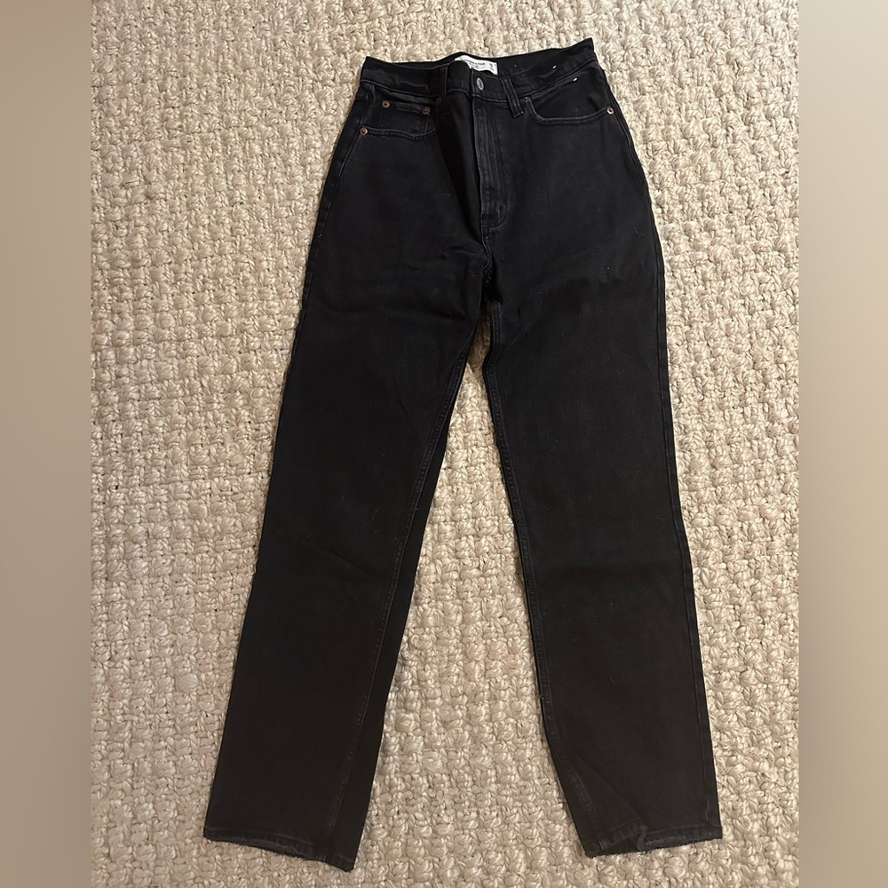 Abercrombie Jeans- Ultra High Rise 90s Straight. Size 26R